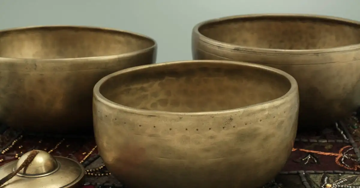 Wanddecoratie van metaal: schalen voor een unieke look